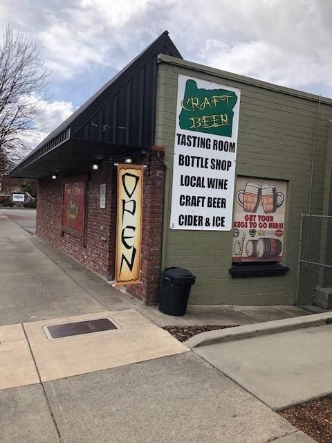 950 SW 6th St, Grants Pass, OR 97526
